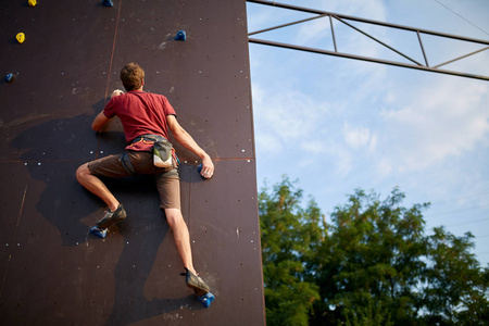 不得不谨慎 不得不谨慎